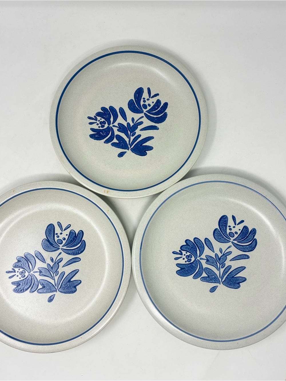 Set of 3 Pfaltzgraff Yorktowne 8.5" Luncheon Plate Blue Floral Stoneware USA